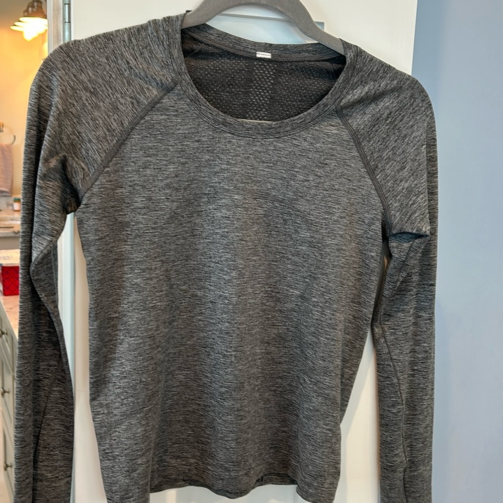 Lululemon size 6 long sleeve gray shirt